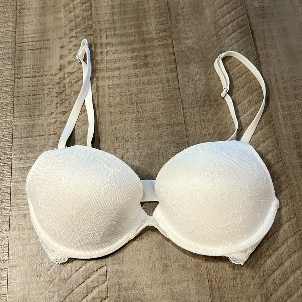 Victoria’s Secret women’s padded push up Biofit bra